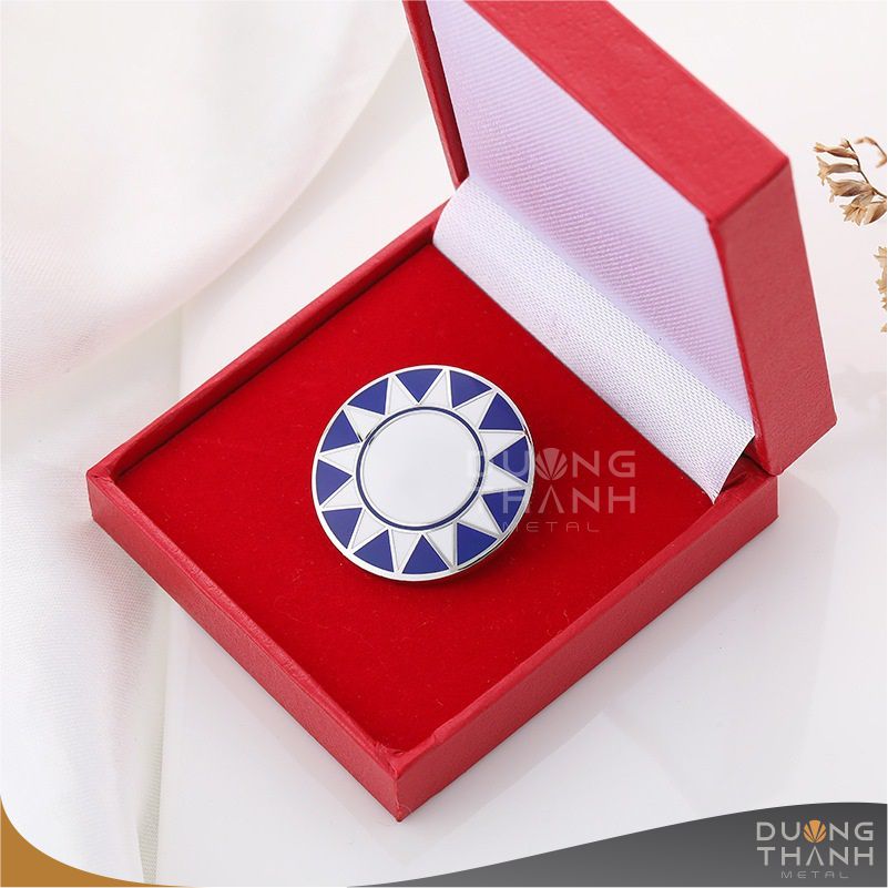 huy hieu pin cai ao 0001