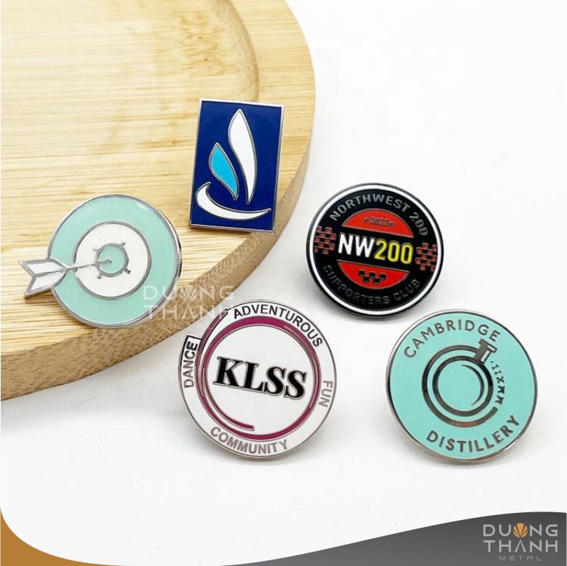 pin cai ao logo cong ty 014