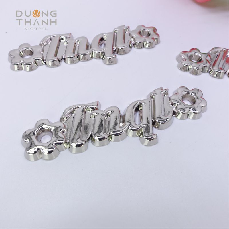gia cong logo kim loai tai tphcm 001