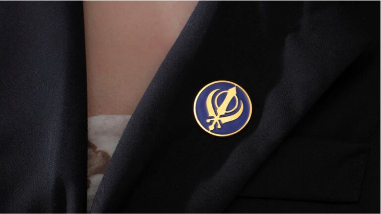 don vi in logo cai ao kim loai theo yeu cau